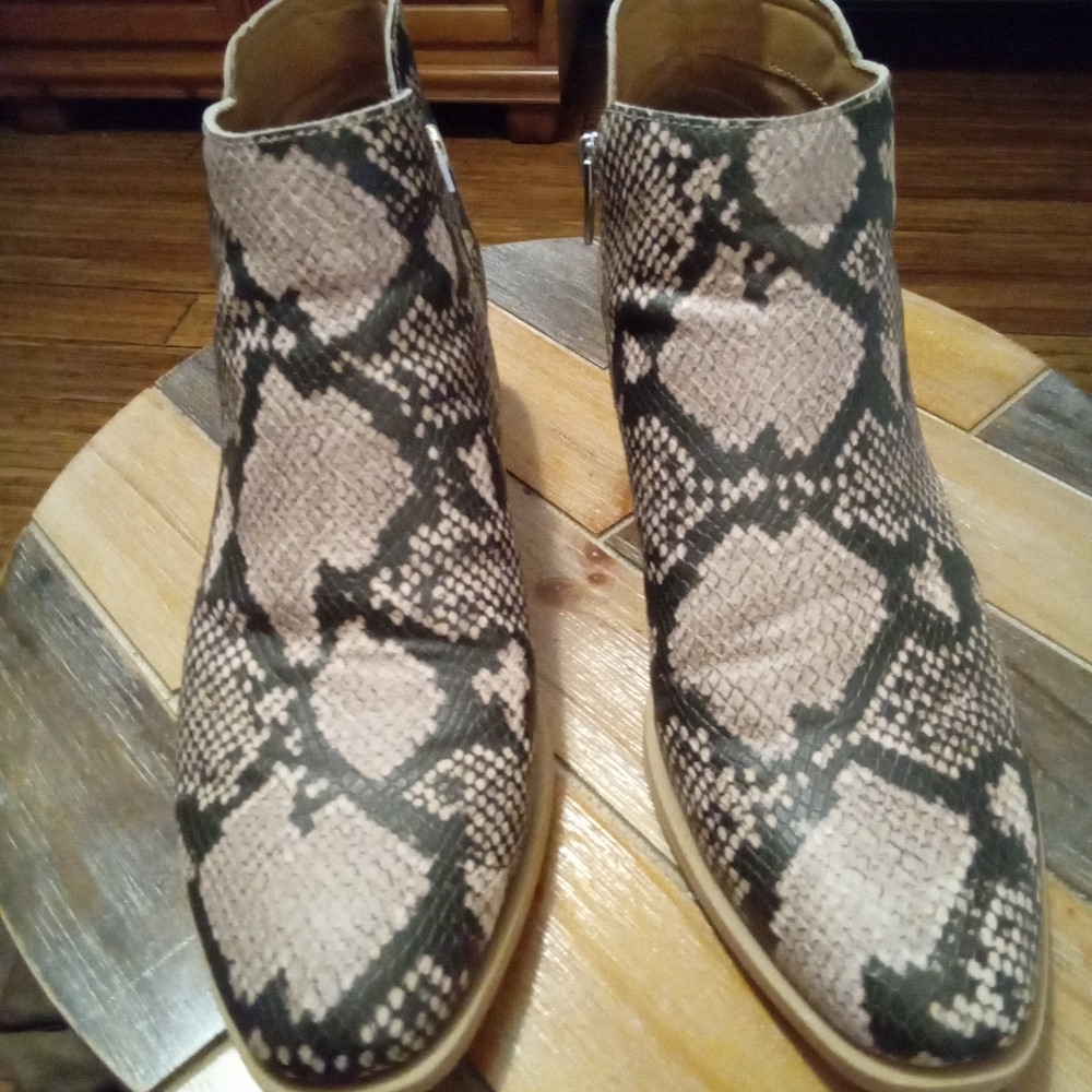 Dolce Vita Snakeskin Pattern Ankle Boots Size 9.5